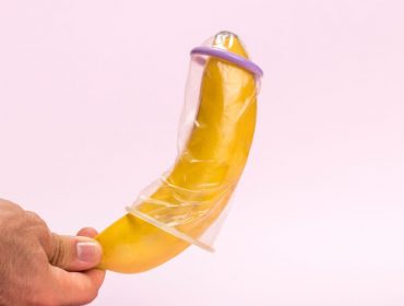 how to use female condom